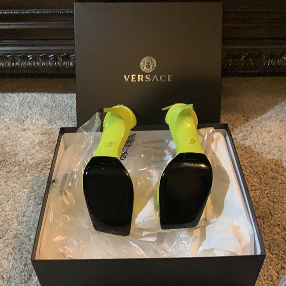 Versace Neon Yellow Leather stilettos size 40 NEW! - Picture 3 of 5